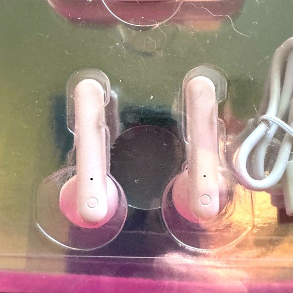π§π Isaac Mizrahi Pink Wireless Earbuds β Chic Sound on the Go! ππ§ - Picture 11 of 16